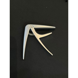 Capo Aroma nâng giảm tone guitar