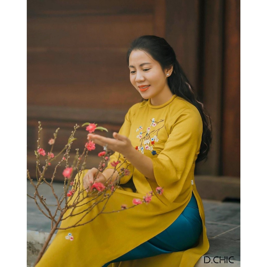 Áo Dài Cách Tân Nữ Thêu Hoa Cao Cấp_Áo Dài Đi Lễ Chùa, Du Xuân May Sẵn