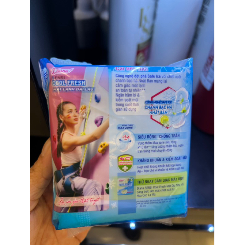 Băng vệ sinh Diana Senssi coolfresh siêu mỏng cánh 23cm 8 miếng
