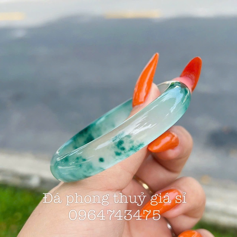 Vòng bản liền thach anh du long siêu trong biến thể siêu đẹp mịn size 52-60mm
