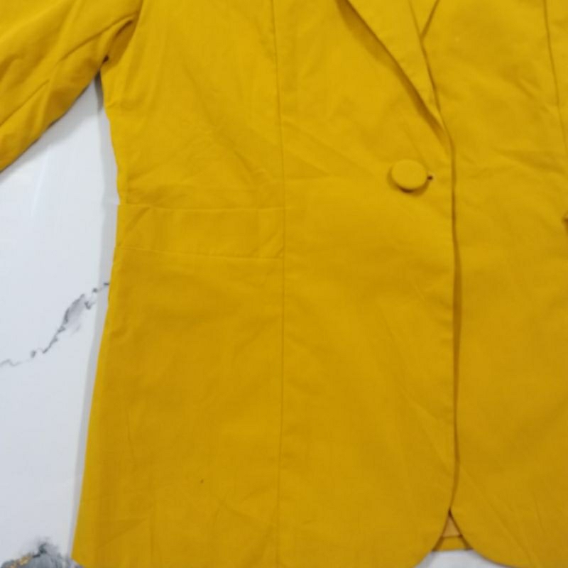 Áo khoác vest nữ chất thô lót lụa size L màu vàng