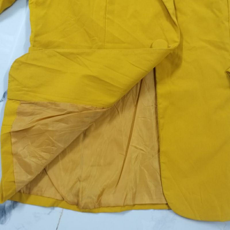 Áo khoác vest nữ chất thô lót lụa size L màu vàng
