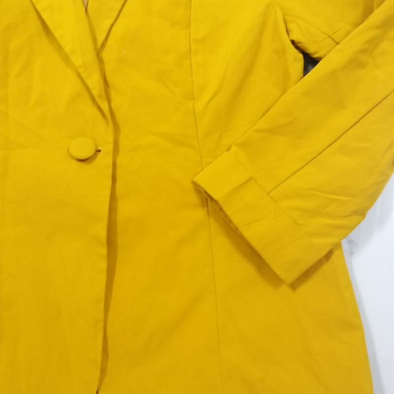 Áo khoác vest nữ chất thô lót lụa size L màu vàng