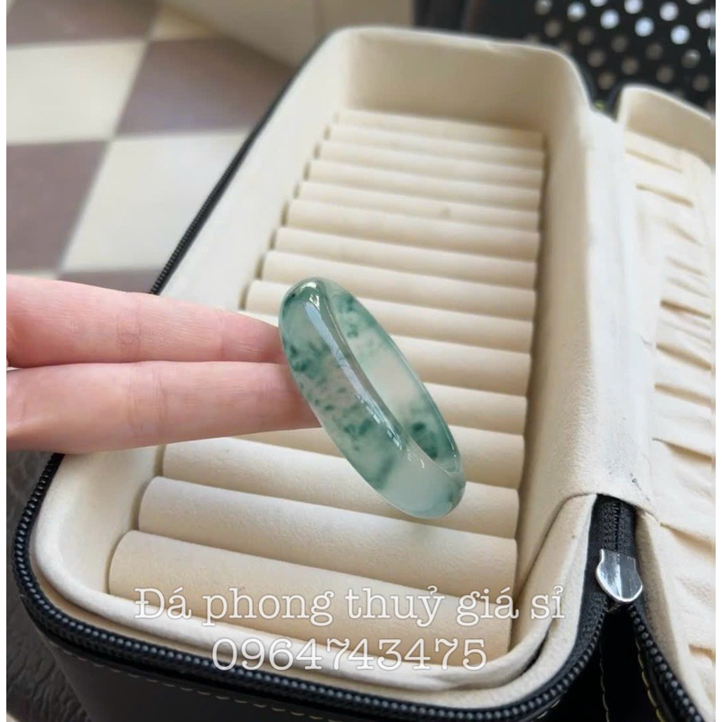 Vòng bản liền thach anh du long siêu trong biến thể siêu đẹp mịn size 52-60mm
