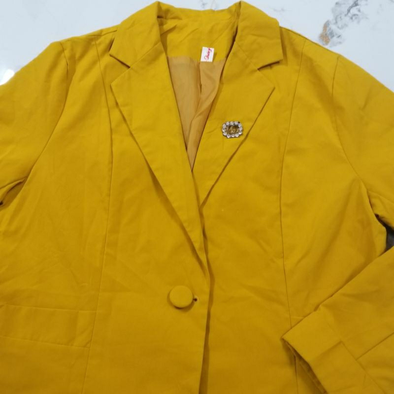 Áo khoác vest nữ chất thô lót lụa size L màu vàng