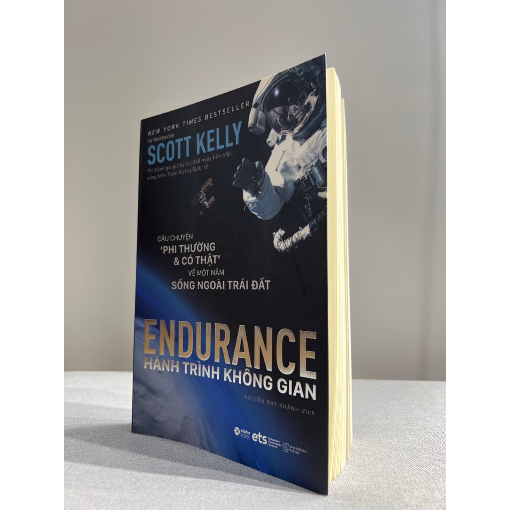 Sách - Endurance Hành trình không gian