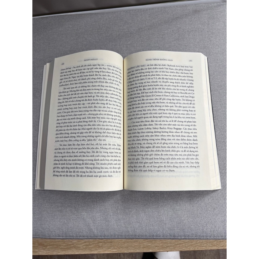 Sách - Endurance Hành trình không gian