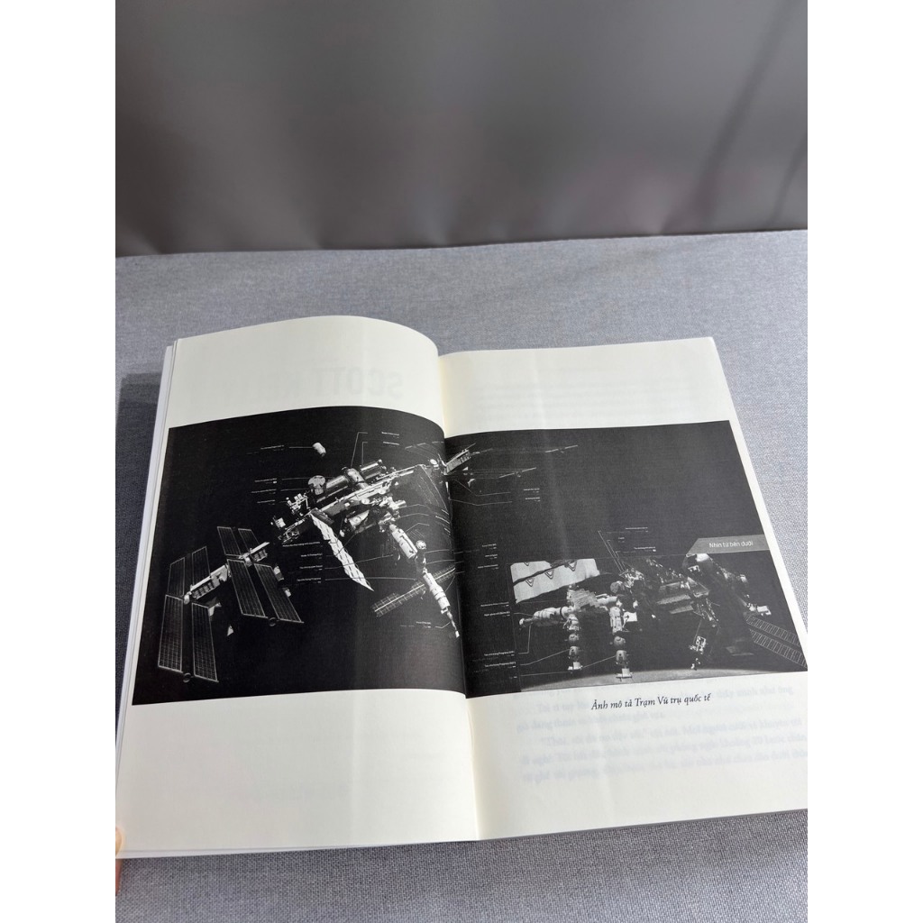 Sách - Endurance Hành trình không gian