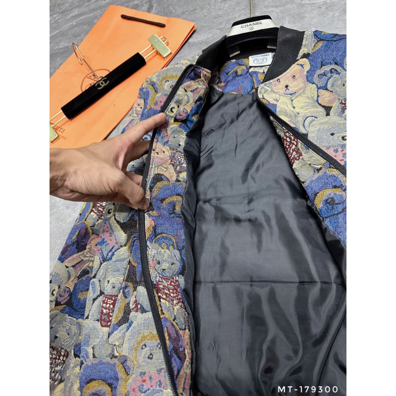 Áo khoác bomber Gấu Moschin Xanh cho Nam Nữ Bản sieeui cấp mẫu mới Tết 2024, Áo khoác nỉ MOSCHlNO Gấu siêu cấp Loại 1