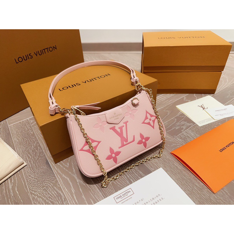 Túi kẹp nách LV EASY POUCH hồng xinh xắn Size : 21cm Hoạ tiết logo LV dập chìm Full box w266-21cm
