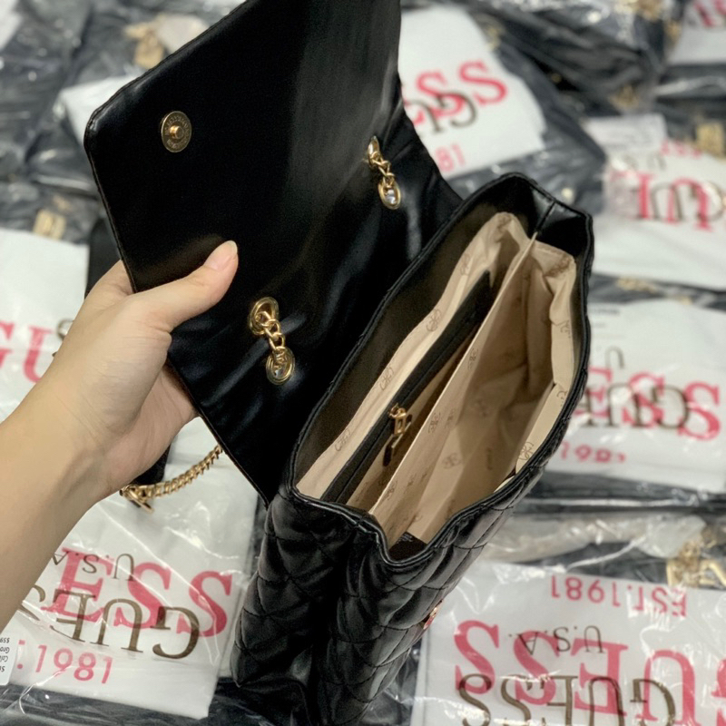 Túi guess mẫu mới kèm charm