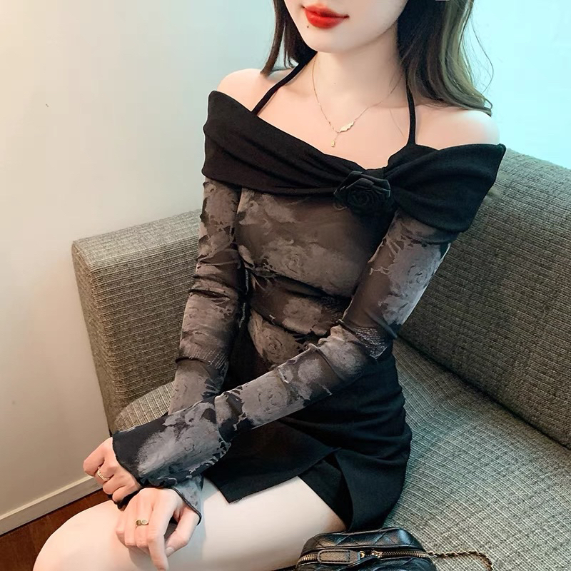 Áo lưới hoa hồng trễ vai tay loe