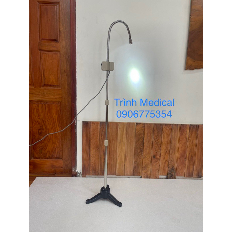 Đèn gù tiểu phẫu ánh sáng lạnh TNE chân Gang