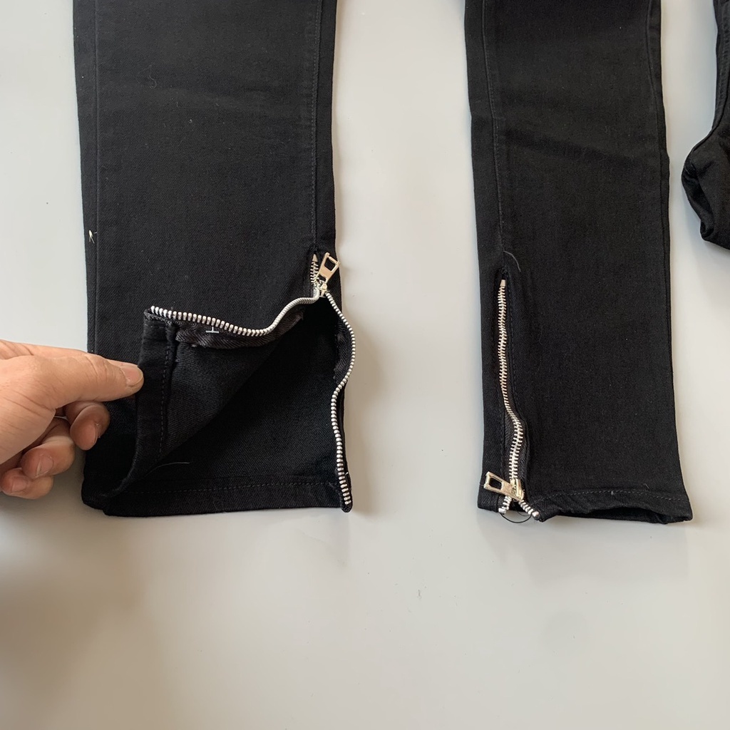 Quần Bò Đen Nam Trơn Phối Thêu Khoá Zip Ống, Quần Jean Nam Đen 2 khoái zip hot trend 2023