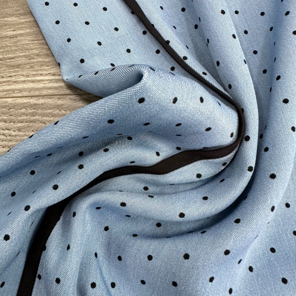 Áo Hobbs sát nách chấm bi viền dọc KAMI