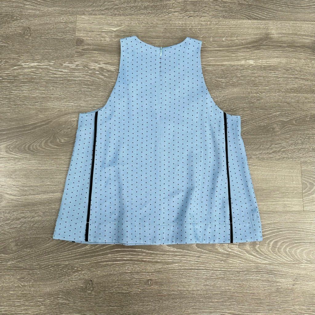 Áo Hobbs sát nách chấm bi viền dọc KAMI