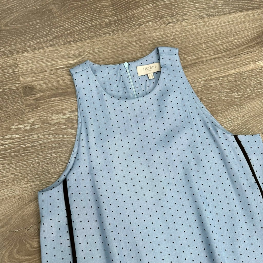 Áo Hobbs sát nách chấm bi viền dọc KAMI