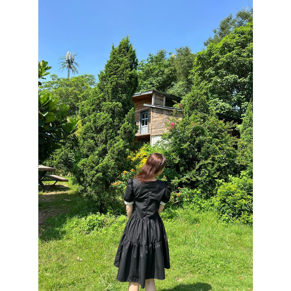 Váy Baby Doll Cerise ngắn tay có ren trước ngực điệu đà tay bồng chân váy rút nhăn chất liệu thô trơn mềm mại full size