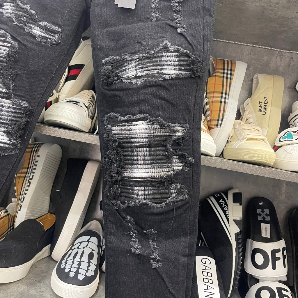 Quần jean bò nam Amiri slimfit đen rách tua dọc đùi vá vải nhăn sọc đen trắng 4 cúc chữ cao cấp HOT 2023