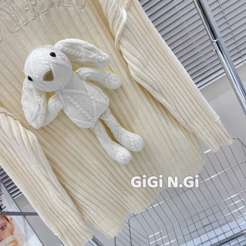 Áo len 13DE Mazo gấu cùng màu