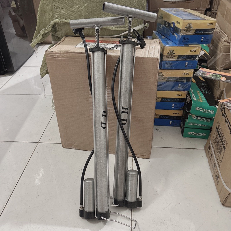 Bơm Tay Xe Đạp Có Bình Hơi Trợ Lực Màu Xám. Hàng Loại 1 Thân Thép Hiệu HD