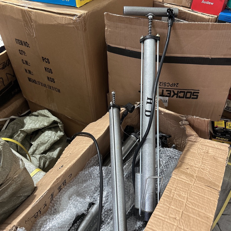 Bơm Tay Xe Đạp Có Bình Hơi Trợ Lực Màu Xám. Hàng Loại 1 Thân Thép Hiệu HD