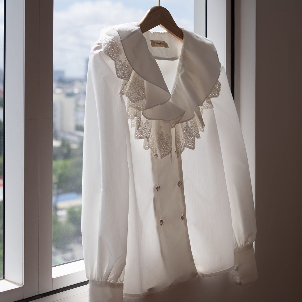 DARLING.ISM - Áo kiểu nữ tay dài cổ phối ren Evie Shirt vải cotton