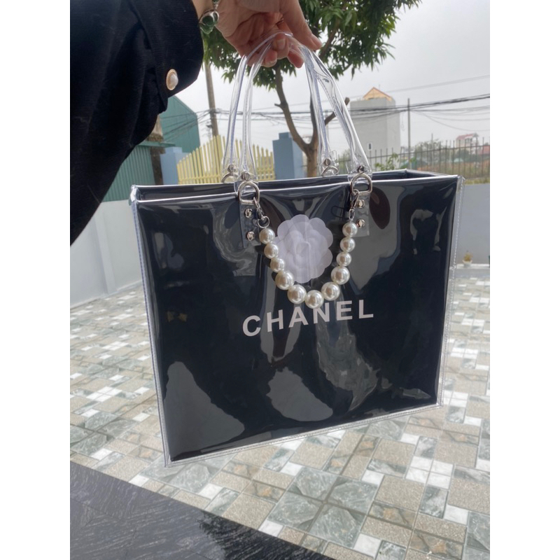 Túi custom quai da + hoa trà + dây ngọc trang trí