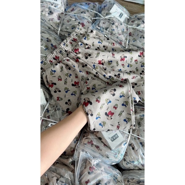 Quần baggy chất dạ chéo in hình mickey hàng cao cấp siêu cute, Quần nữ dáng baggy lưng chun hình mickey hothit