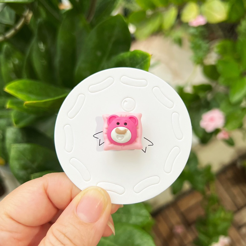 Charm gắn dép, sticker gắn dép gấu dâu Lotso