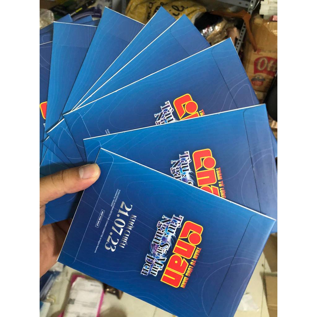 Thẻ quà tặng gacha conan tàu ngầm sắt màu đen