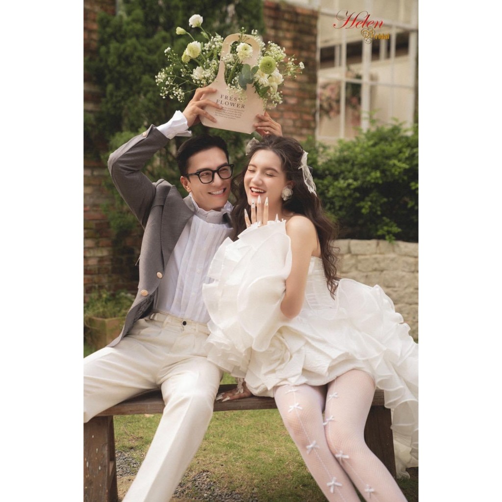 Cặp tay rời xếp li tạo kiểu