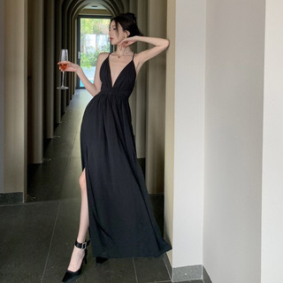 Đầm maxi xẻ ngực quyến rũ