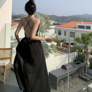 Đầm maxi xẻ ngực quyến rũ