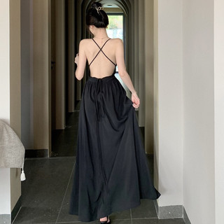 Đầm maxi xẻ ngực quyến rũ