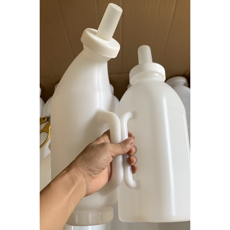 Bình bú sữa cho bê con 2 lít