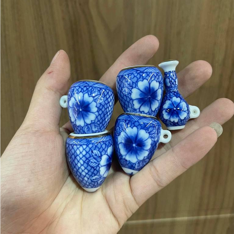 Cóng sứ khuyên,hút mật hàng Bát Tràng mẫu vẽ tay ,miệng kẻ vàng gắn sẵn Tai 1.2 cho Lồng khuyên