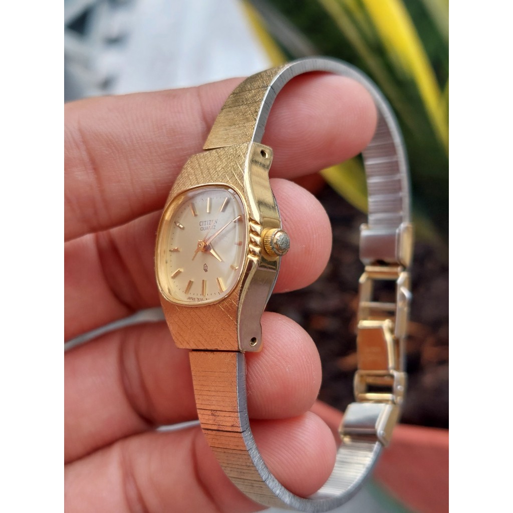 Đồng hồ nữ Citizen CQ vàng chạy pin hàng Si