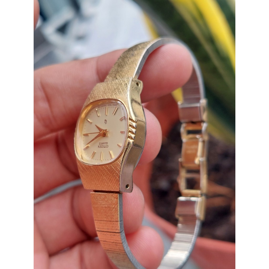 Đồng hồ nữ Citizen CQ vàng chạy pin hàng Si