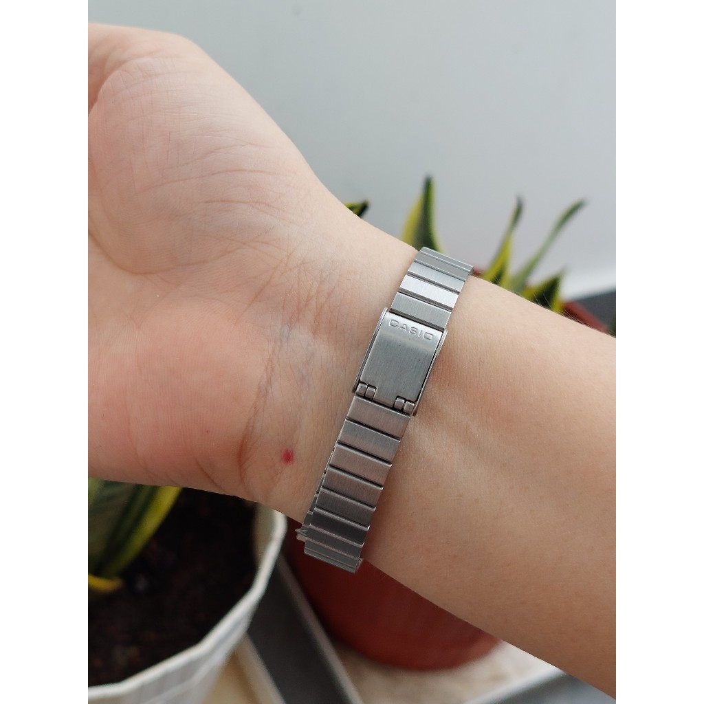 Đồng hồ nữ Casio LA.670W thép trắng chạy pin hàng Si