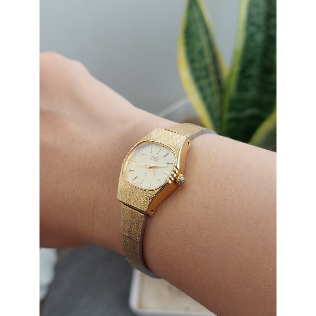 Đồng hồ nữ Citizen CQ vàng chạy pin hàng Si