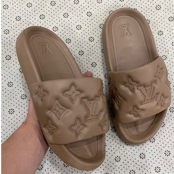 Dép bánh mì quai ngang nam và nữ unisex vân LV dập nổi sang chảnh