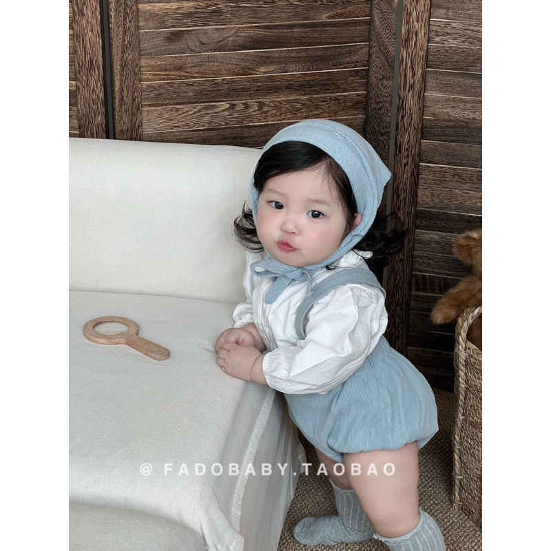 Set yếm xanh kèm sơ mi trắng cho bé gái