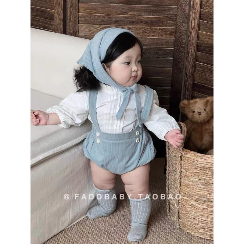 Set yếm xanh kèm sơ mi trắng cho bé gái