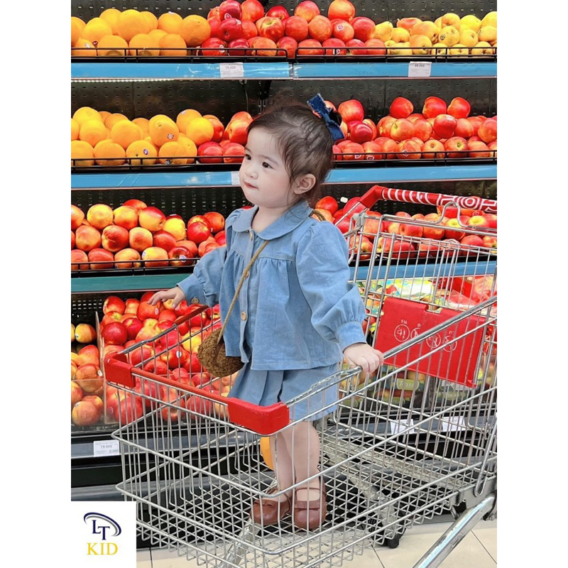 Set váy bò cổ sen màu nhạt bé gái