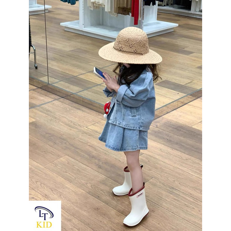 Set váy bò cổ sen màu nhạt bé gái