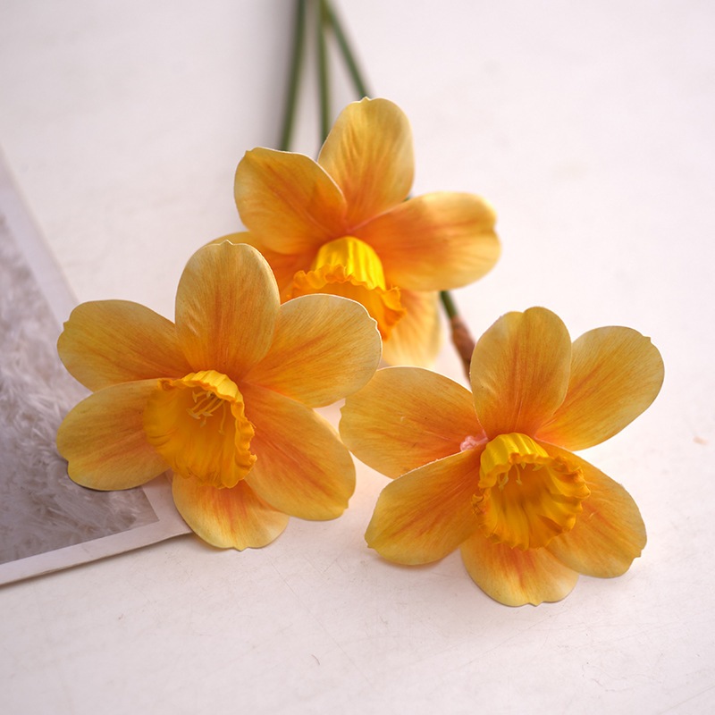 Hoa giả tuylip , cánh lá táo giả , hoa cúc.... dùng decor , trang trí nhà cửa