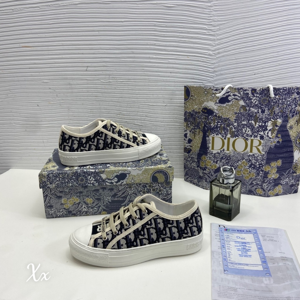 GIÀY THỂ THAO CD THÊU THỔ CẨM