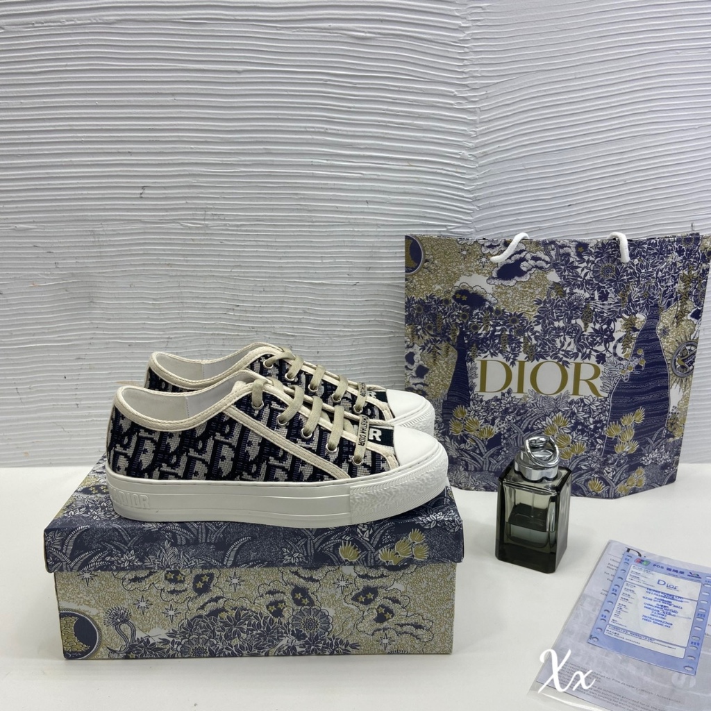 GIÀY THỂ THAO CD THÊU THỔ CẨM