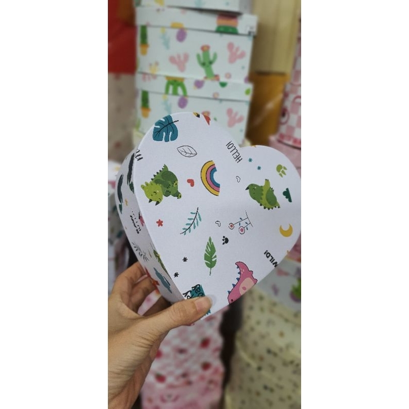 HỘP QUÀ TRÁI TIM 18CM CAO 6CM